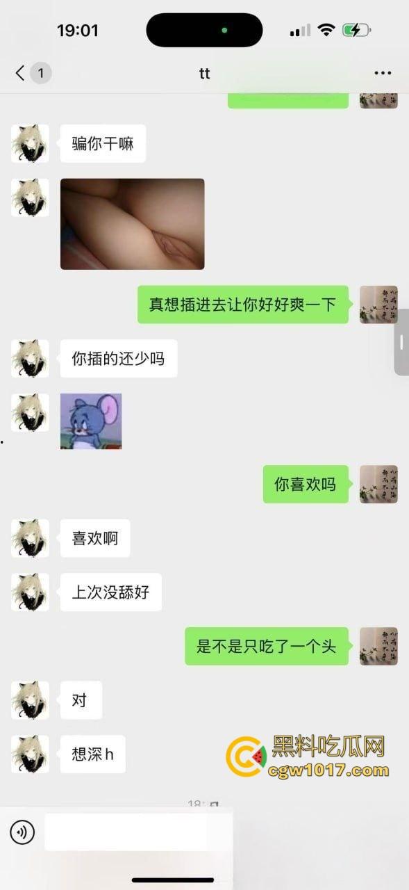 女大学生出轨撩骚有妇之夫，被人家老婆打上门，闷骚小三线下穿的朴素，线上反差发露奶露逼照勾引男人！-2