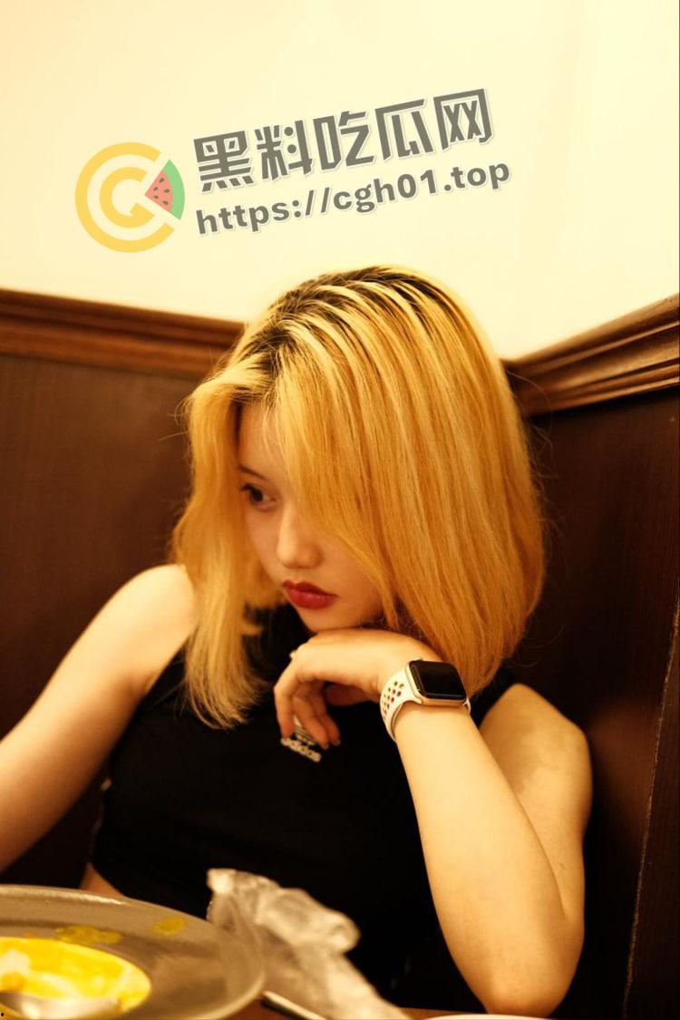 海南粉色头发精神小妹被流出 小穴比头发还粉嫩  浪叫着喷水把床单打湿-4