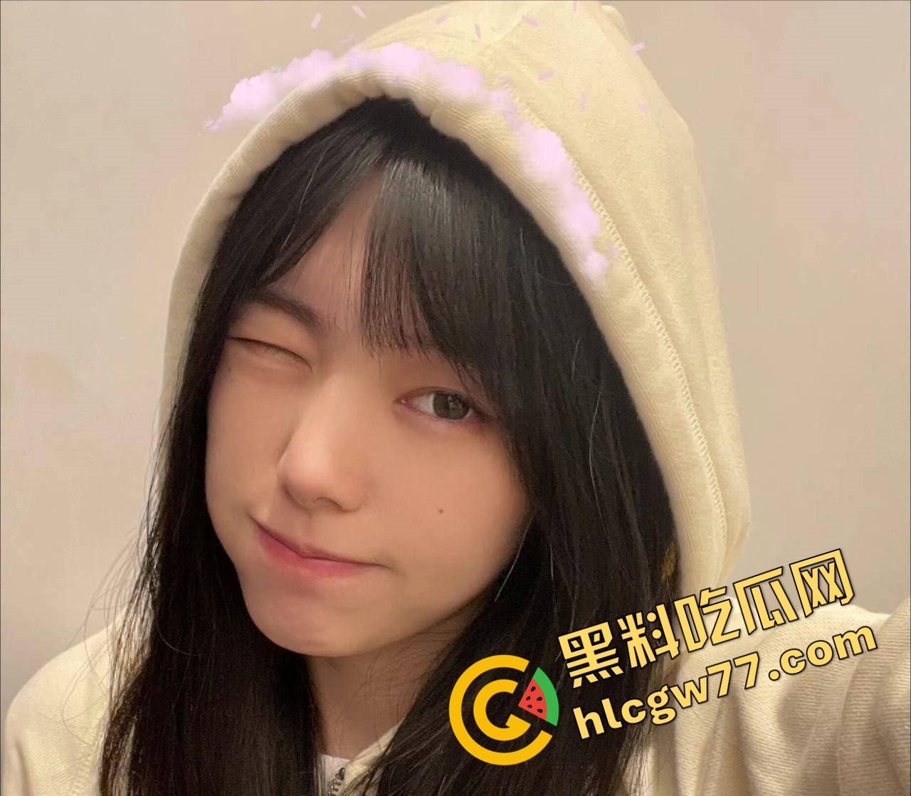 江苏南通大二骚货【袁淼】颜值天花板，情趣内衣掰穴狂拍，小母狗浪叫到喷汁，性欲炸裂根本关不住！-6