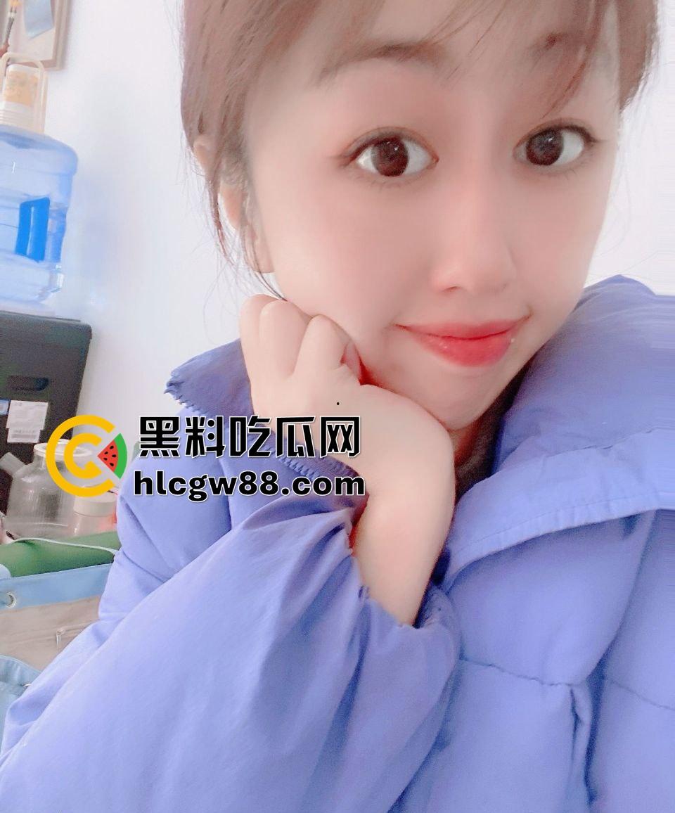 青岛老婊子【秦丽丽】偷汉子操翻天，背着老公让别人开发屁眼玩法，老娘们儿三洞爽到爆！-4