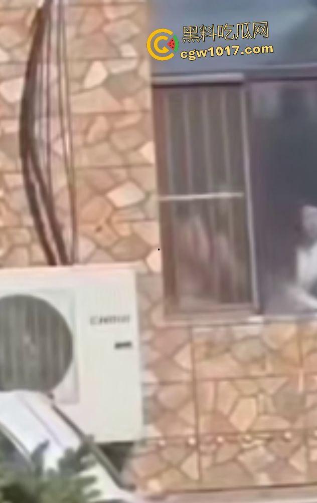 万历烧鸽子鹌鹑老板说给门店装修改造，店门前狂操老板娘，阳光下后入骚逼改造浪叫，老板你这装修太吵了！-6