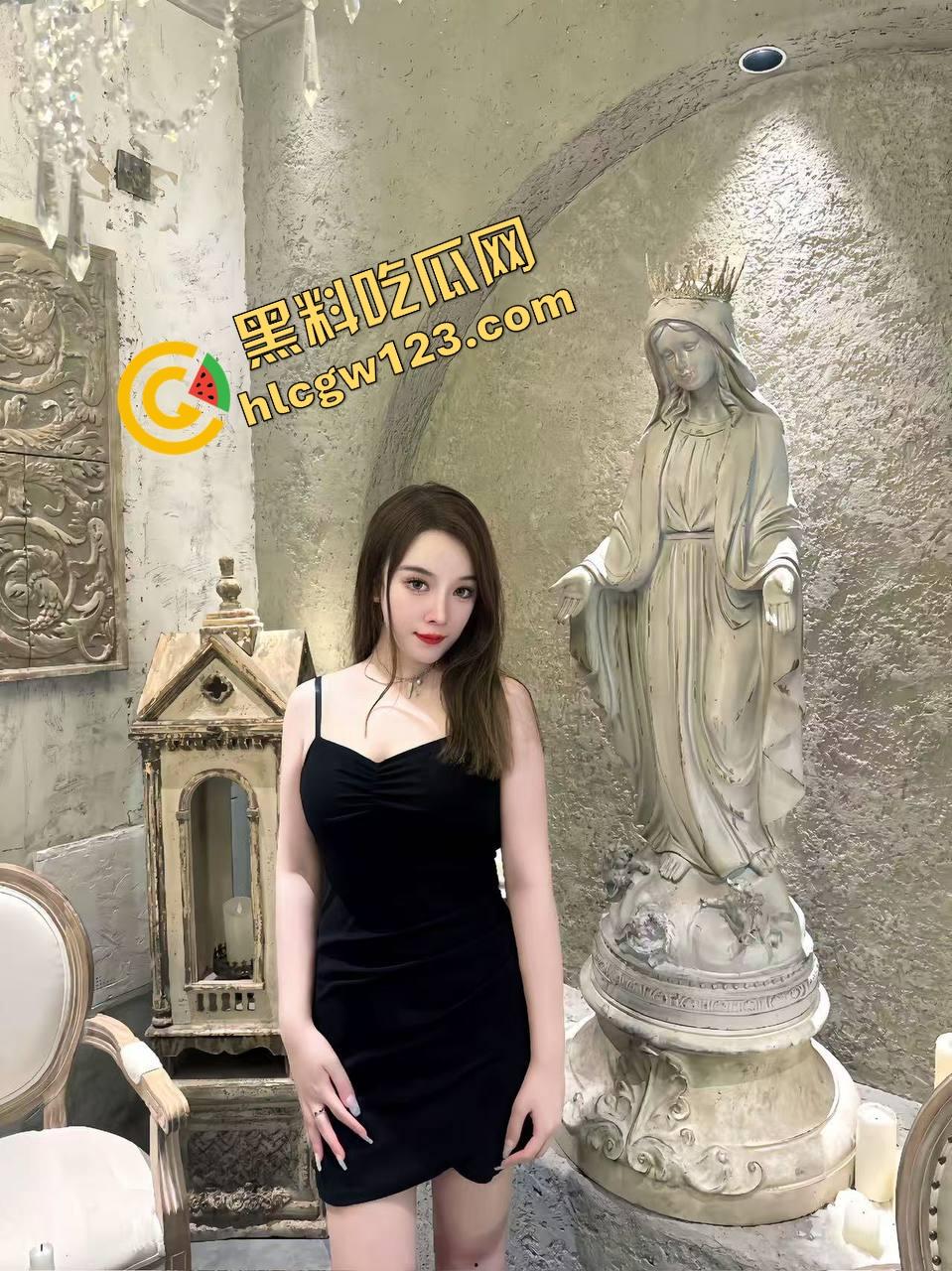 踩鸡女王驾到，瓦学弟高跟榨精6次崩溃，鸡巴紫到发光，女王脚底全是黏液到脚后跟！-2