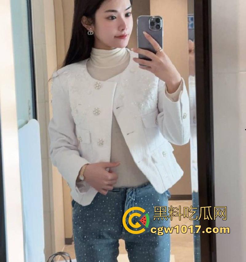 哈尔滨名媛公交车【黄志玲】高挑身材绝美颜值，每天拿精液洗脸，后入嫩穴叫声淫荡，有钱就能上有钱人的精盆！-5