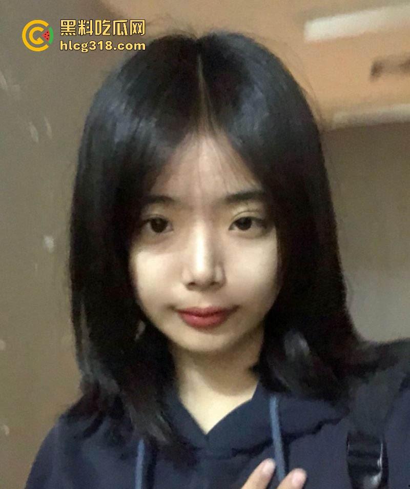 广西清纯反差妹【欧阳盈盈】性爱视频曝光，手捧大屌一顿猛吸，被勒脖后入狂操，淫叫连连！-3