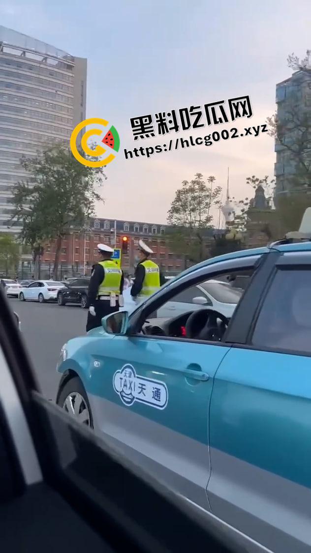 广州番禺大石 辅警内部大战 维权群众全在看热闹 这才是人民群众喜闻乐见的打架-7