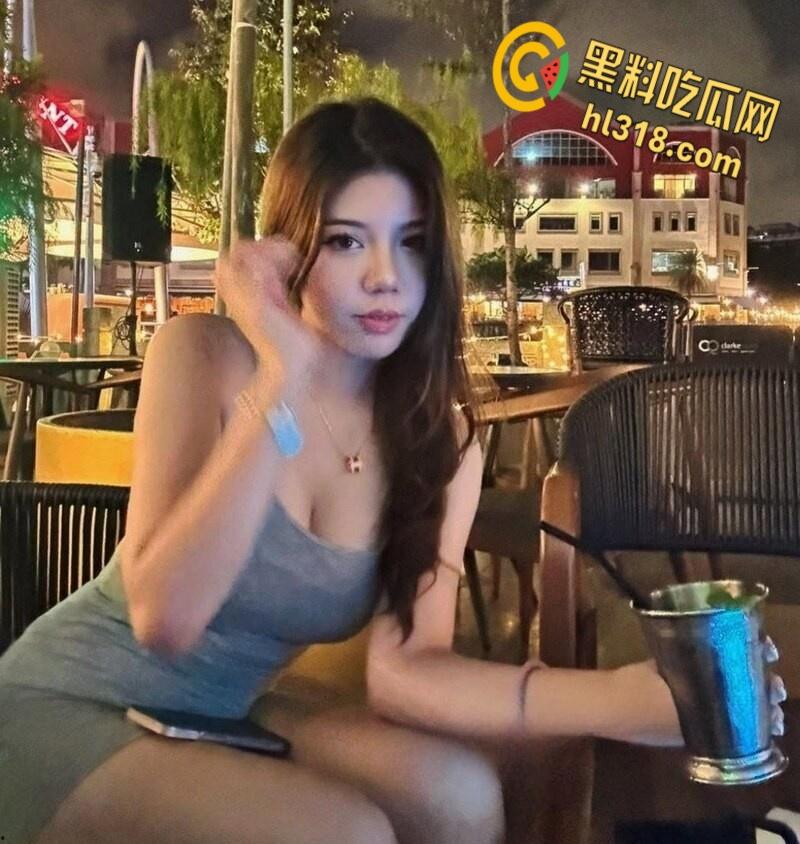 推特大神调教巨乳混血儿，巨乳小母狗自慰发骚，就像一条小母狗翘着屁股等你操，把反差玩的明明白白 ！-1