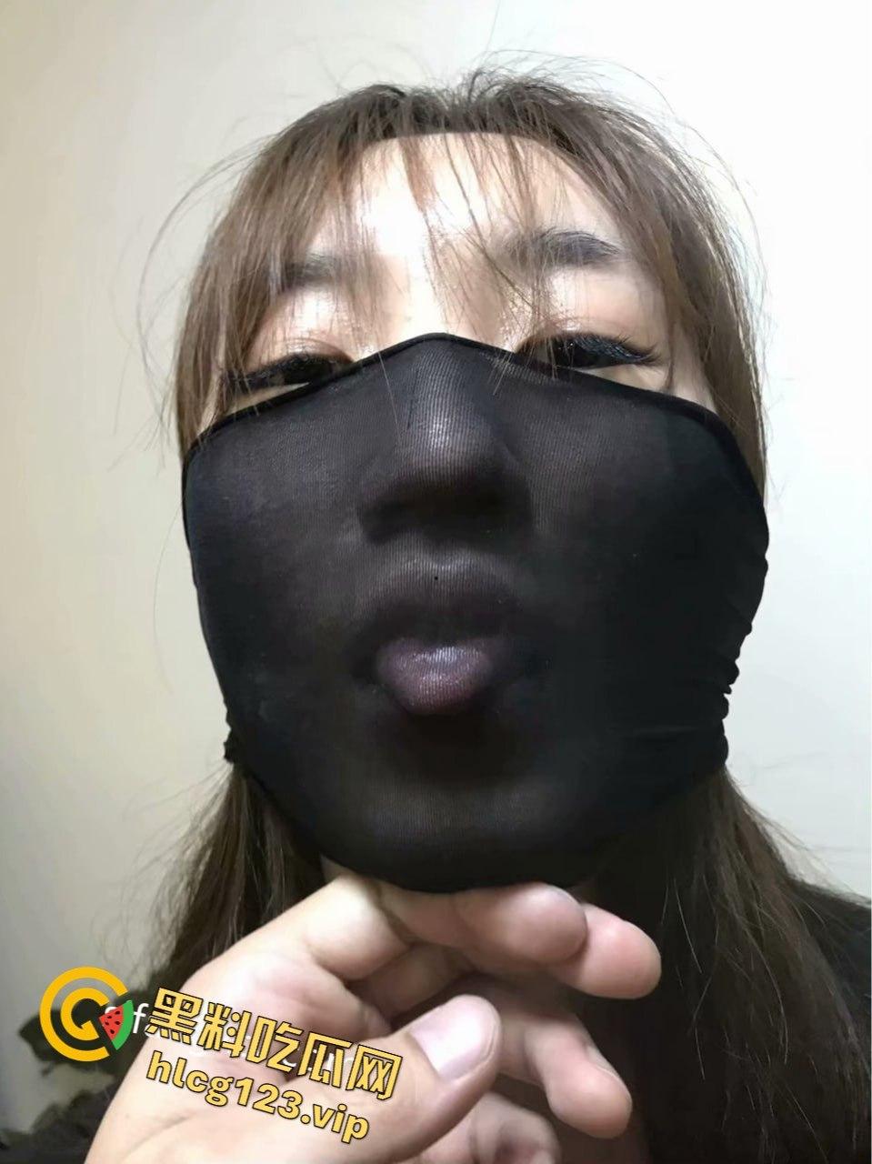 公车私用！江苏大学校花林雅成金主的私人母狗！丝袜套头调教，白嫩玉足让人忍不住想舔！-7