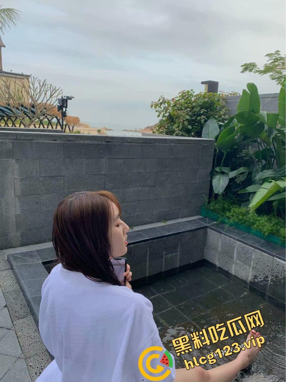 公车私用！江苏大学校花林雅成金主的私人母狗！丝袜套头调教，白嫩玉足让人忍不住想舔！-18