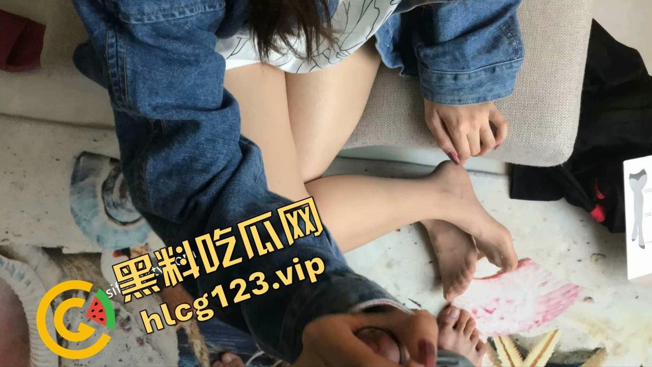 公车私用！江苏大学校花林雅成金主的私人母狗！丝袜套头调教，白嫩玉足让人忍不住想舔！-20