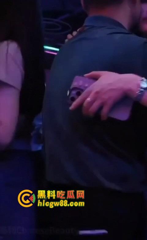 你大爷还是你大爷，退休不跳广场舞，直接拿退休金冲妹子，享受生活才是硬道理！-7