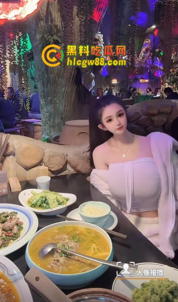 抖音大胸妹活菩萨『一抹金』被大哥重金包养 白天重庆火锅音乐节 晚上换战服骑身上狂摇奶子！-7