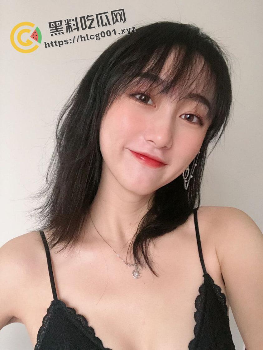 北京空姐【杨萌】借助职业便利全国做鸡 嘴巴含满臭精液 小穴只为钱来开 一号飞行媛 最全私密视频被流出-2