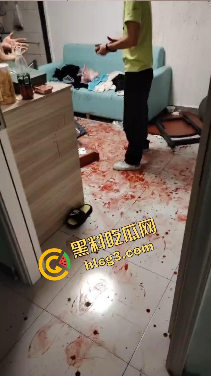 海州血腥夫妻打架现场曝光，门被干倒，血流成河，私密聊天记录全网疯传-11