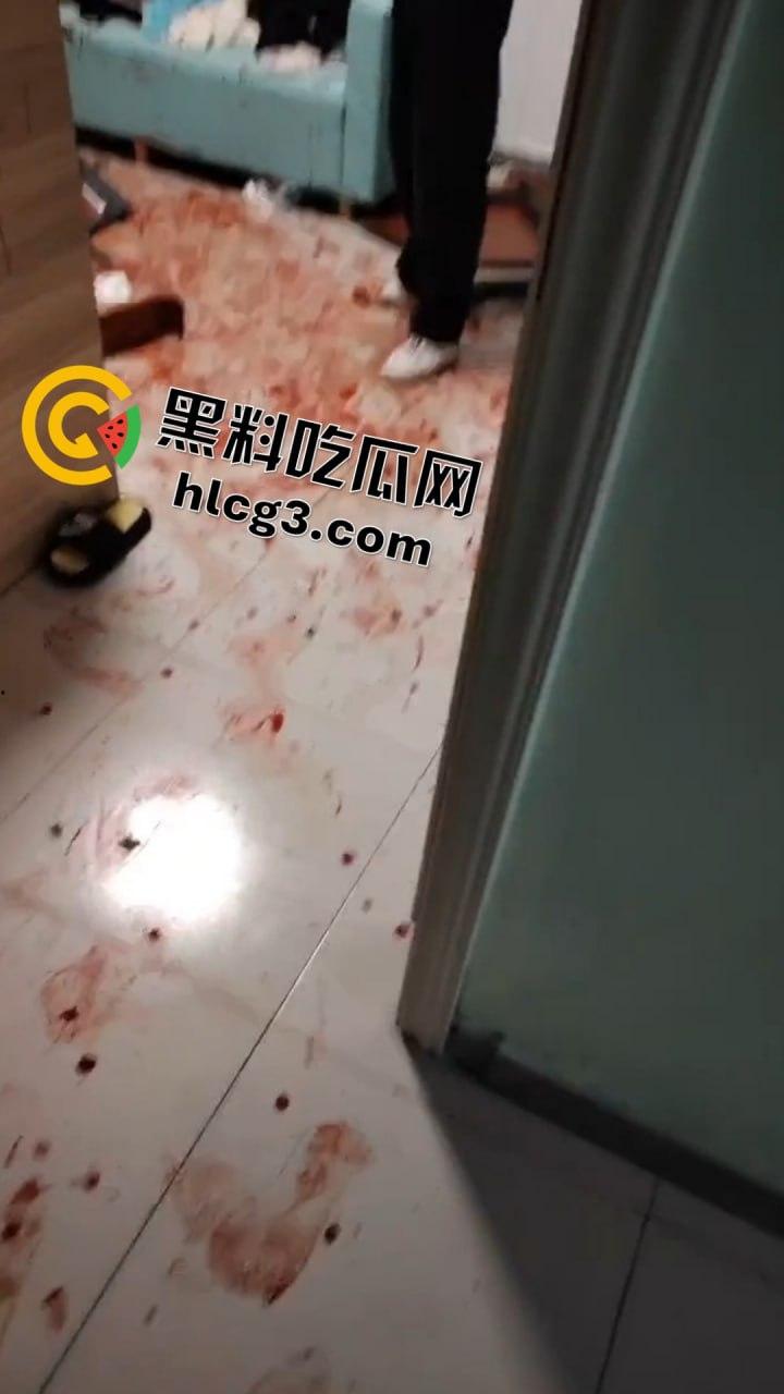 海州血腥夫妻打架现场曝光，门被干倒，血流成河，私密聊天记录全网疯传-13
