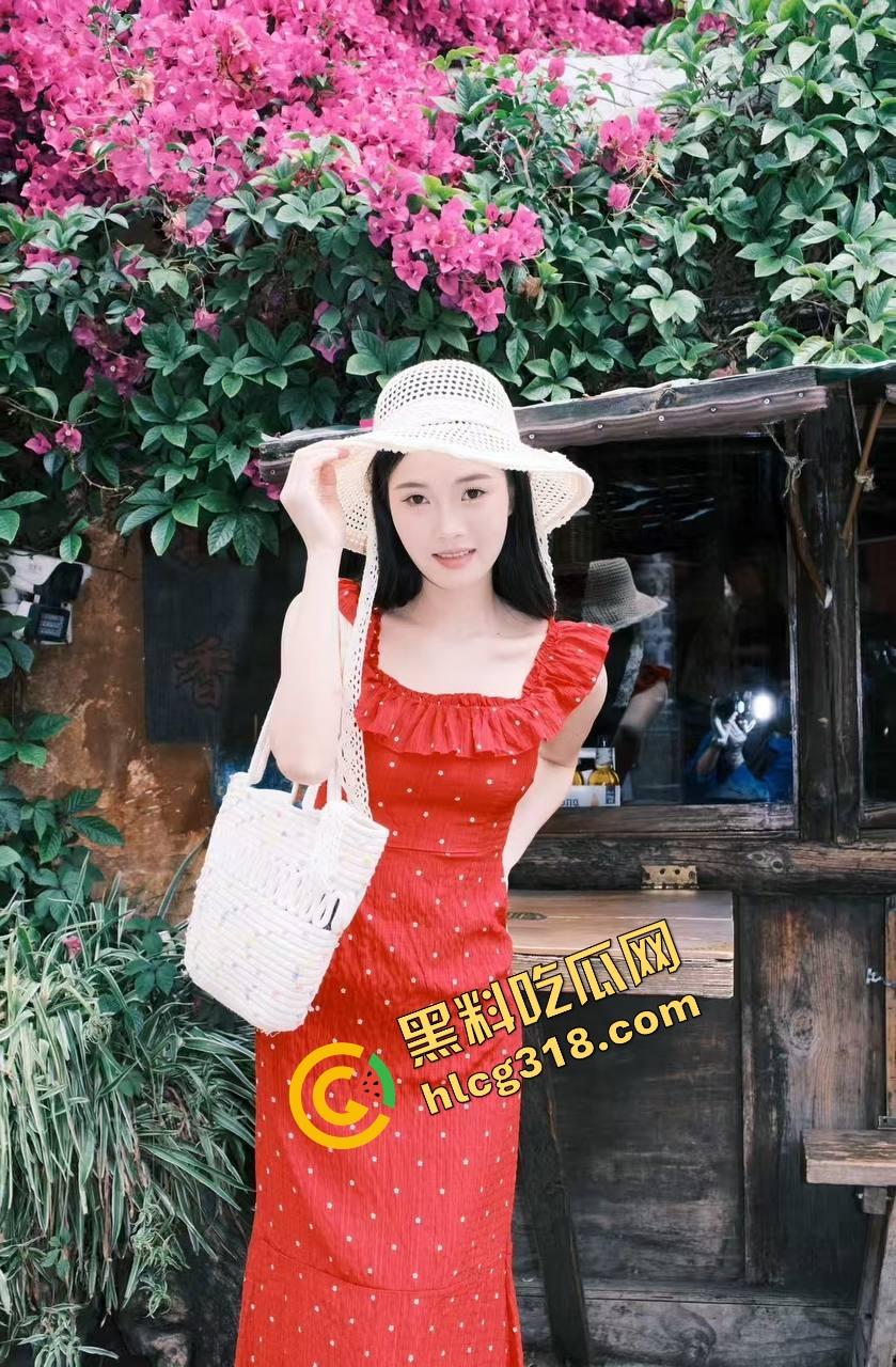 郑州街头惊现全裸妹子游街，任务完成得太彻底，帽子叔叔追着递毛巾，妹子边跑边喊我是主人的狗！-3