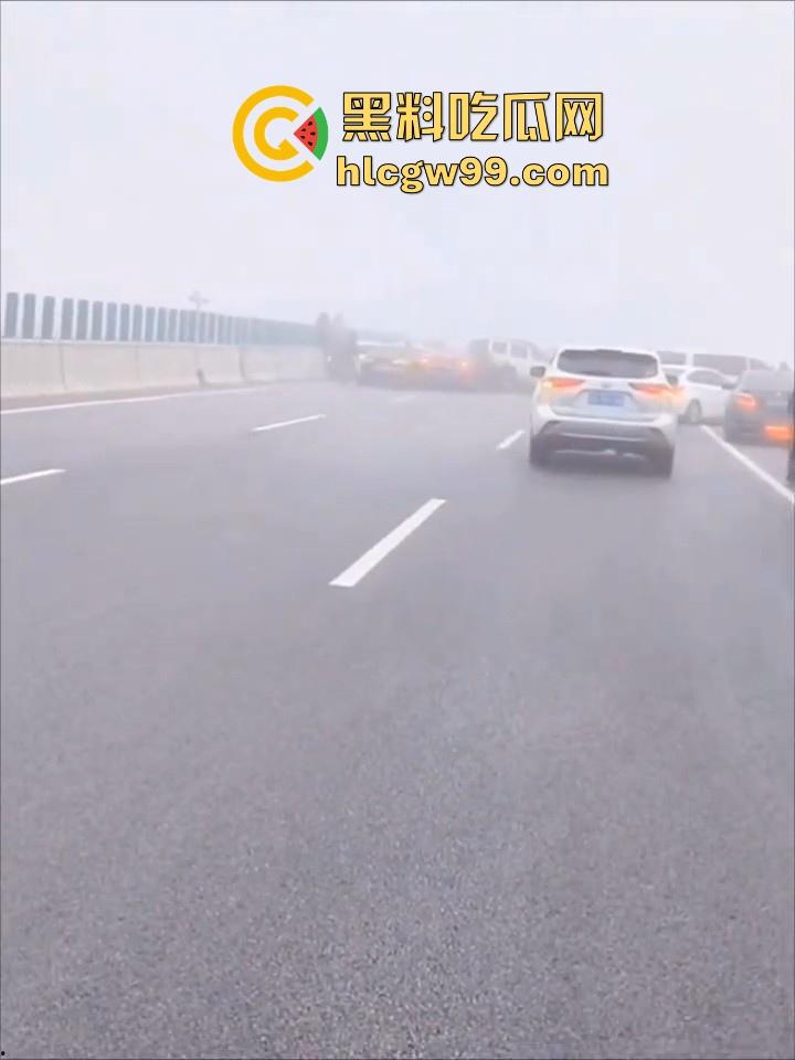 台辉高速黄河大桥段发生多车相撞，事故原因雪天 大雾 路面结冰，春节返程高峰，谨慎驾驶！-6