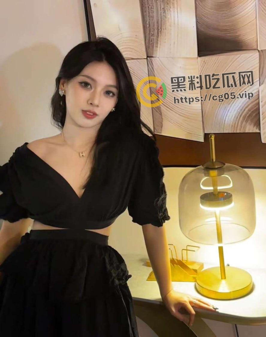 福建泉州大学生 张钰涵 音乐舞蹈学院肥臀母狗 欠操欠轮欠调教 最喜欢被狠狠扇屁股 私密视频被男友流出-1