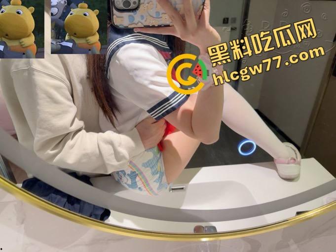 二次元【小鱼呆呆】脑户外露出，Lo装萝莉嘴甜骚货，穿JK被金主野战爆操，小白虎嫩得发光！-21