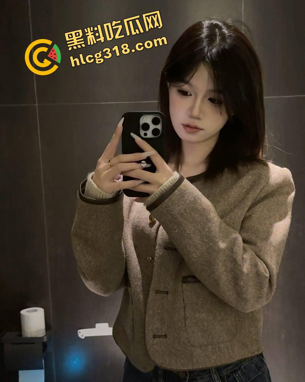 海角乱伦大神新作，野外水库边操得亲姐狂喷水，路人大爷驱赶中抠逼也能高潮！-3