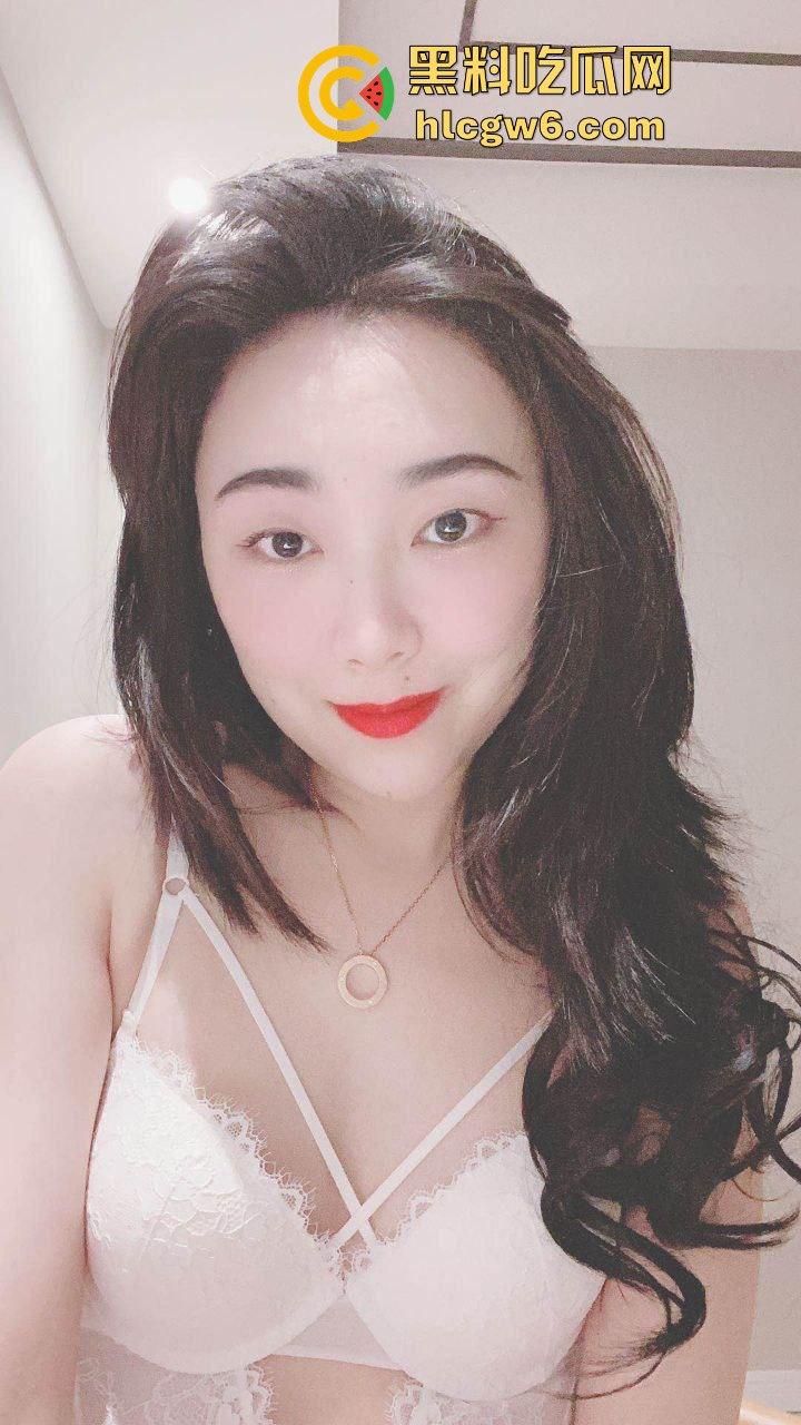 成都少妇【陈小艺】给老公戴绿帽 穿透视装给情妇发自慰视频 还接受主人调教 独家爆料！-4