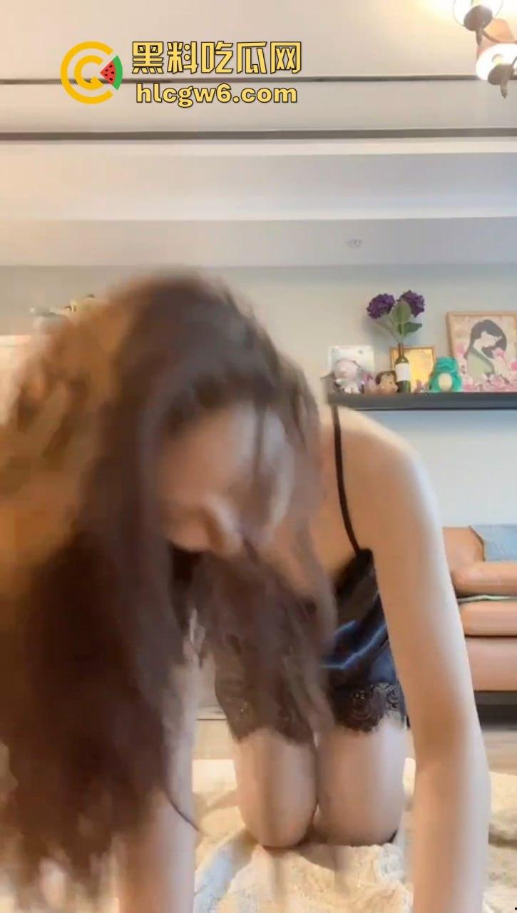 成都少妇【陈小艺】给老公戴绿帽 穿透视装给情妇发自慰视频 还接受主人调教 独家爆料！-8