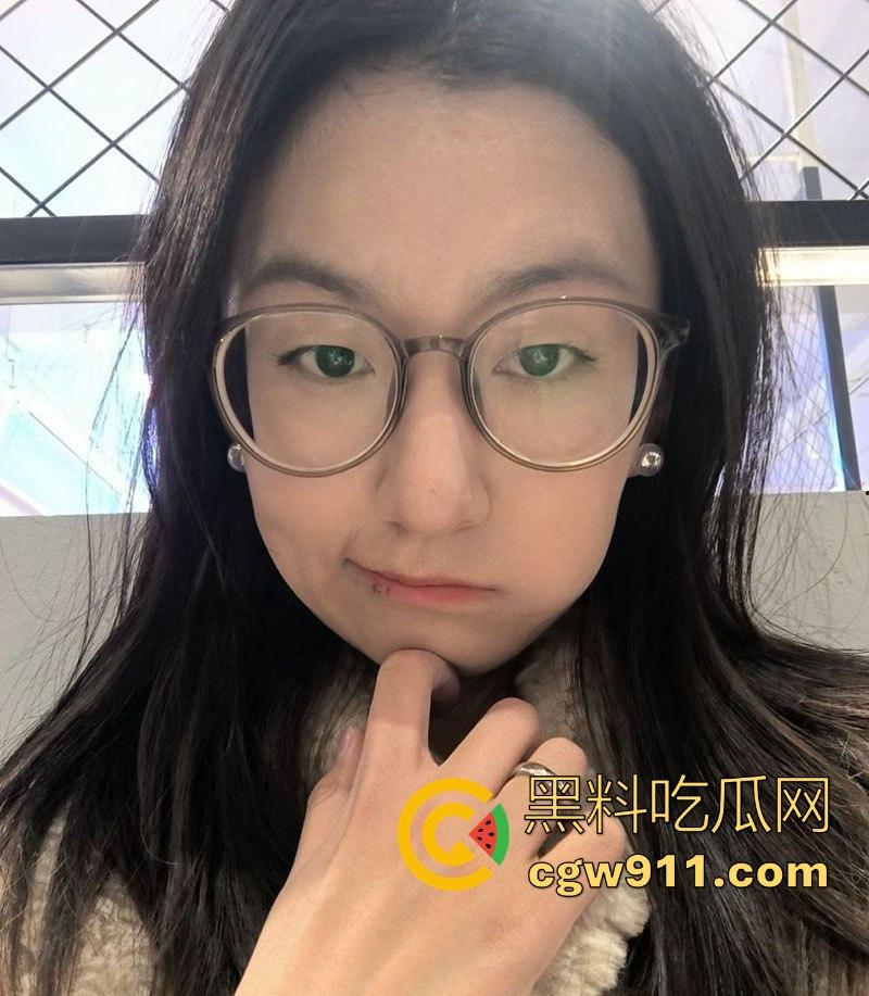 英国留子又爆大瓜！谢菲尔德大学【李玲】被绿帽男友曝光性爱视频，黑丝反差母狗无限诱惑，露脸口交一脸淫靡！-6