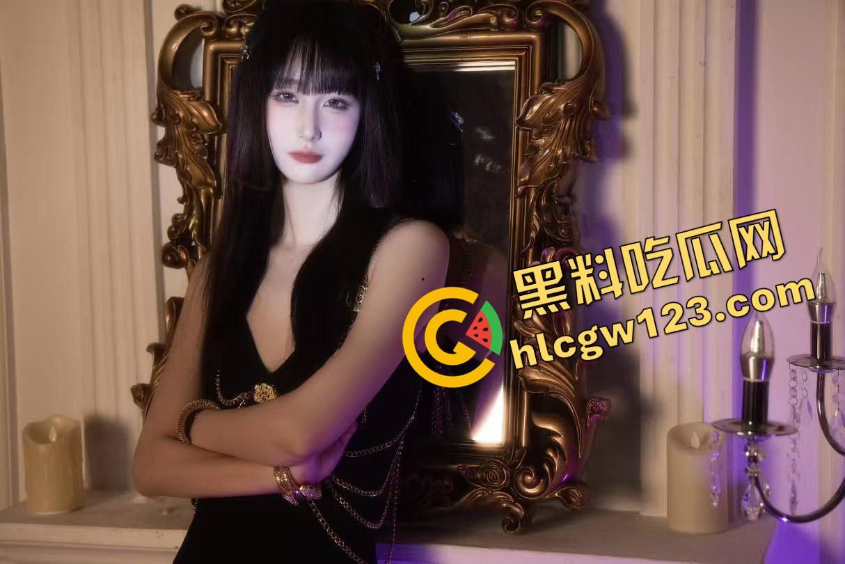 漫展烧鸡又作妖，重庆地平线漫展JK骚妹现场野战男友，COS界直接开操，裙底做爱全场围观！-7