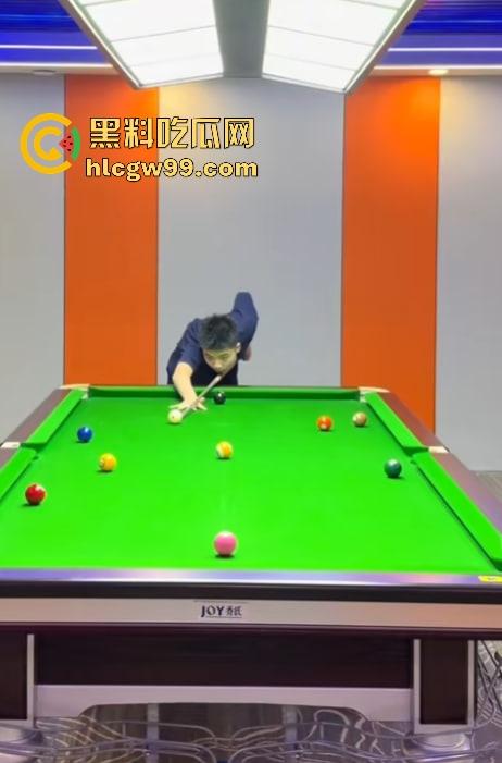 10后台球天才【夏浩然】跟大奶女裁判【然然】房间打台球，场上挥杆不忘场下大力高杆吸库， 一夜激战录音曝光！-15