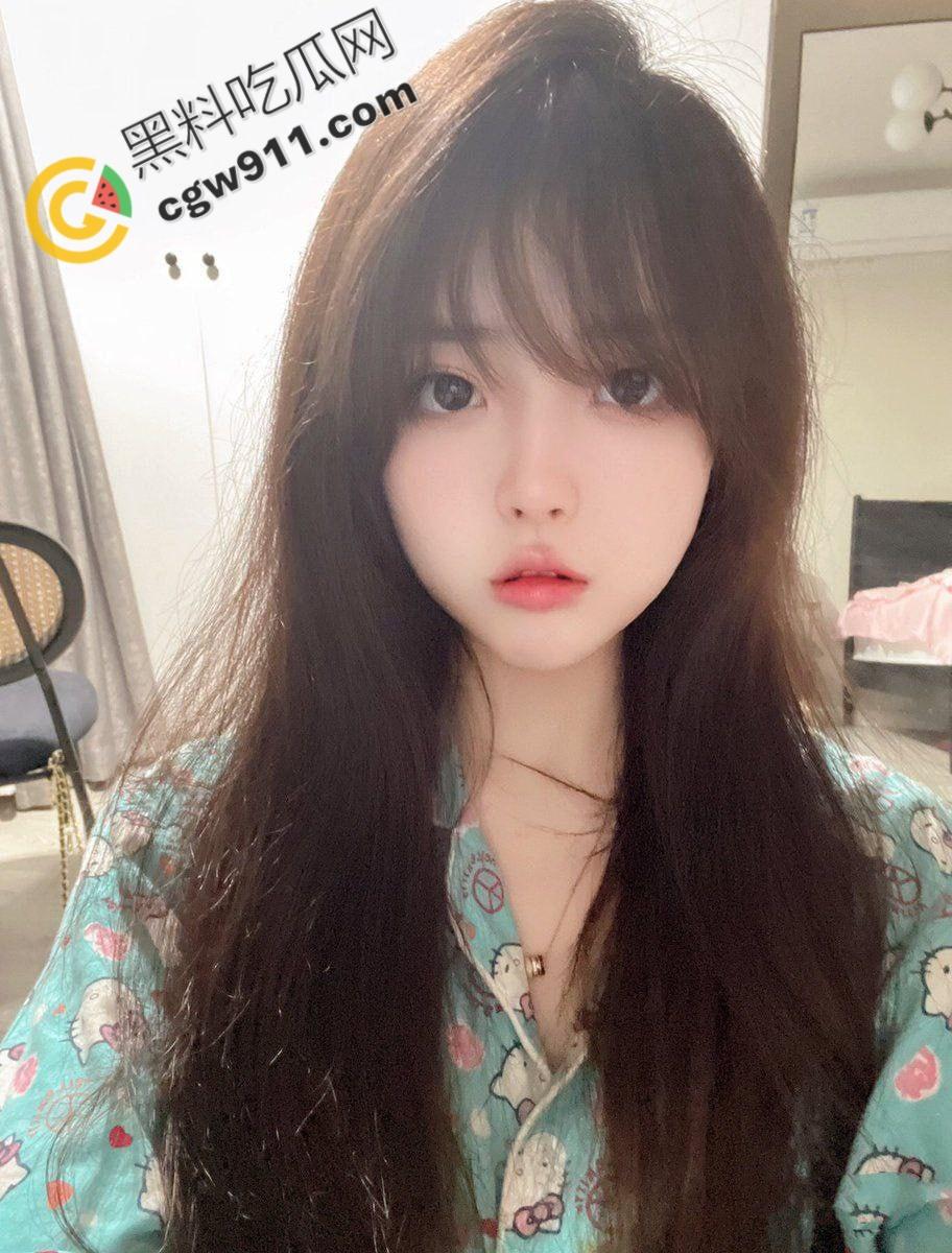 抖音极品网红【我是谁我也不知道】与金主私拍视频泄密，跪地口交深喉，被大屌爆操淫荡不堪-3