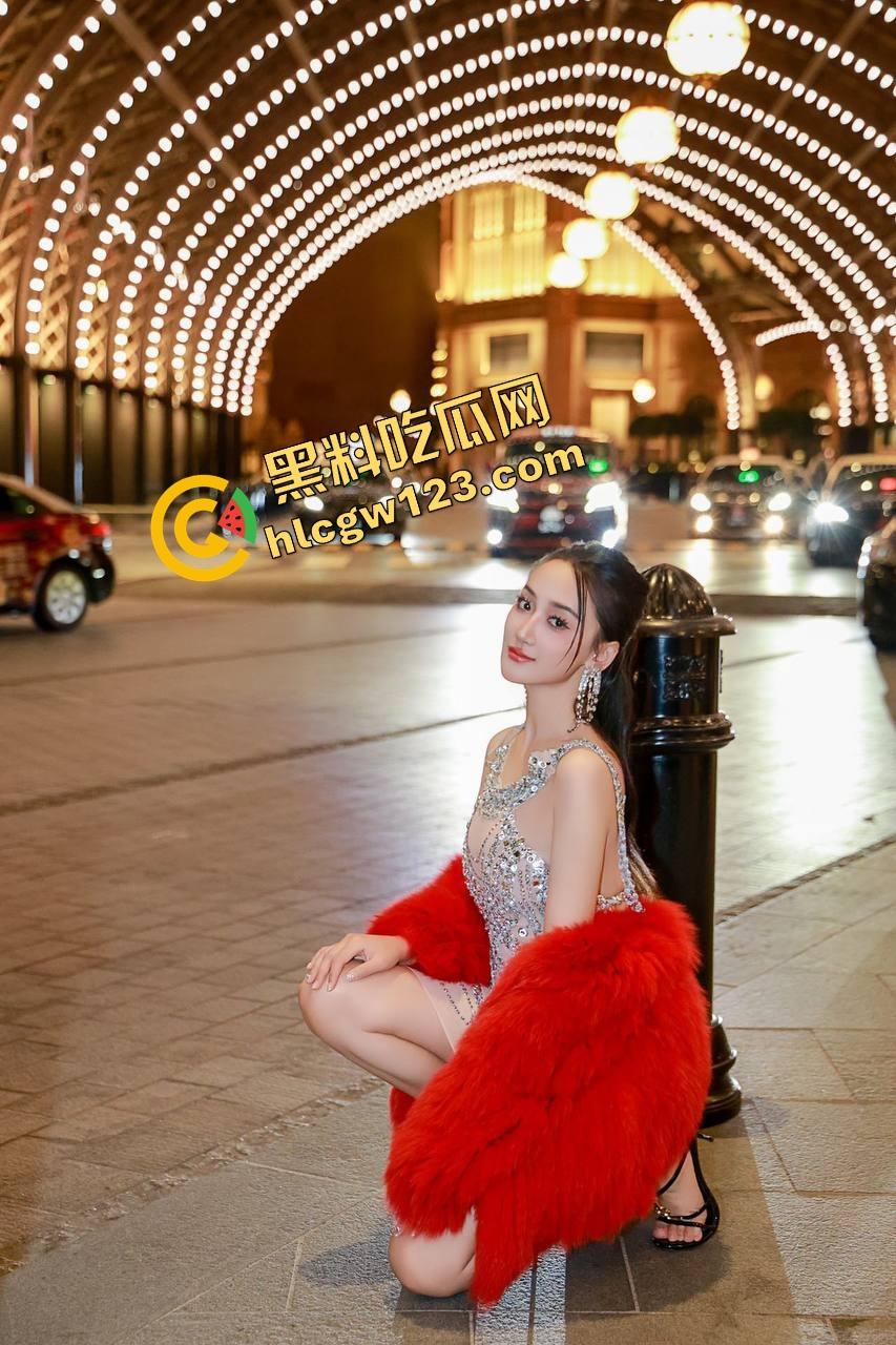 上海牛逼富二代爆玩制服嫩妹，法拉利一开少女排队上车，无套内进制服JK，操到嘤叫痉挛！-1