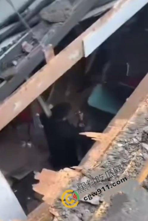 国庆悲剧！江苏东海名家厨房酒店屋顶崩裂，四人被埋碎石堆中血肉模糊，救援现场血腥惊魂！-5