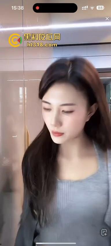 抖音颜值主播为礼物舔墙，舌头疯狂打转能感觉到是老手，把大屌给她舔一下哪得多舒服啊！-6