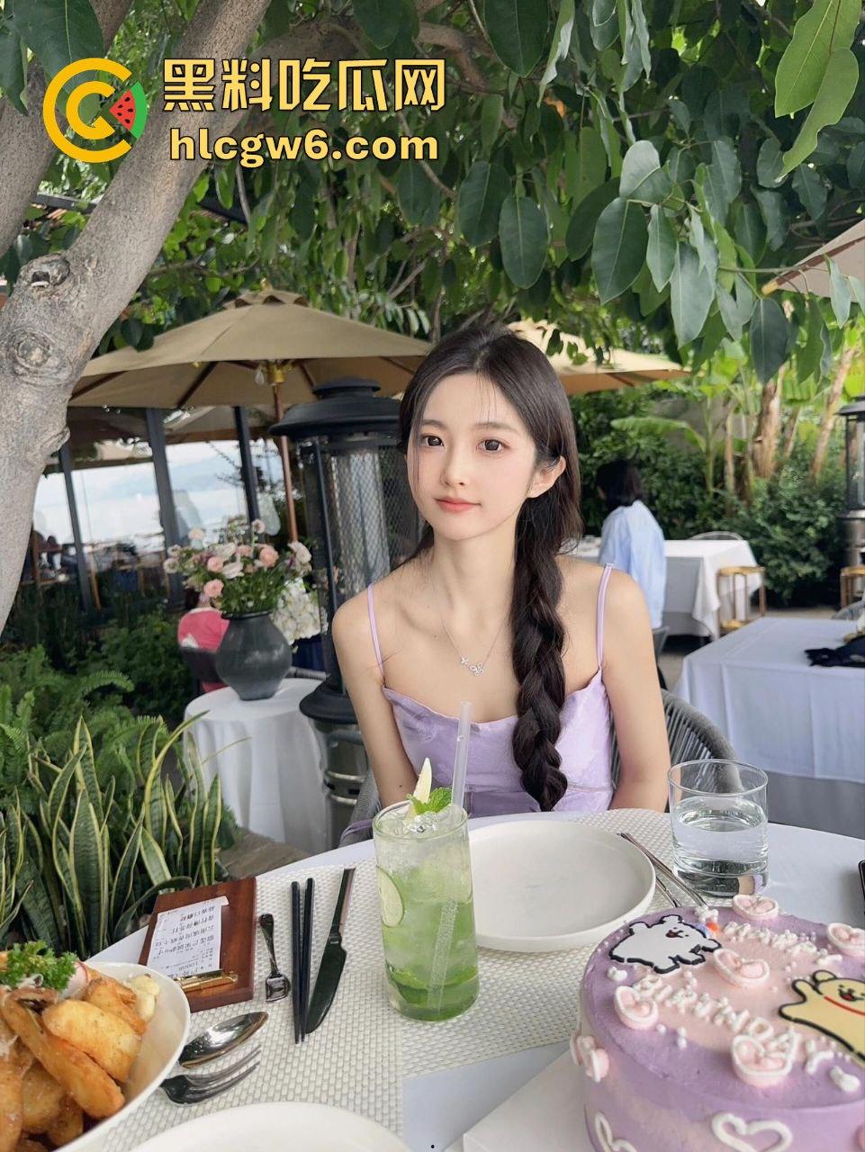 广西南宁闹市街头上演车震狂欢 屁股暴露还敢女上位 骑得像浪头拍岸 爷们一边开车一边猛操 高手在民间！-1