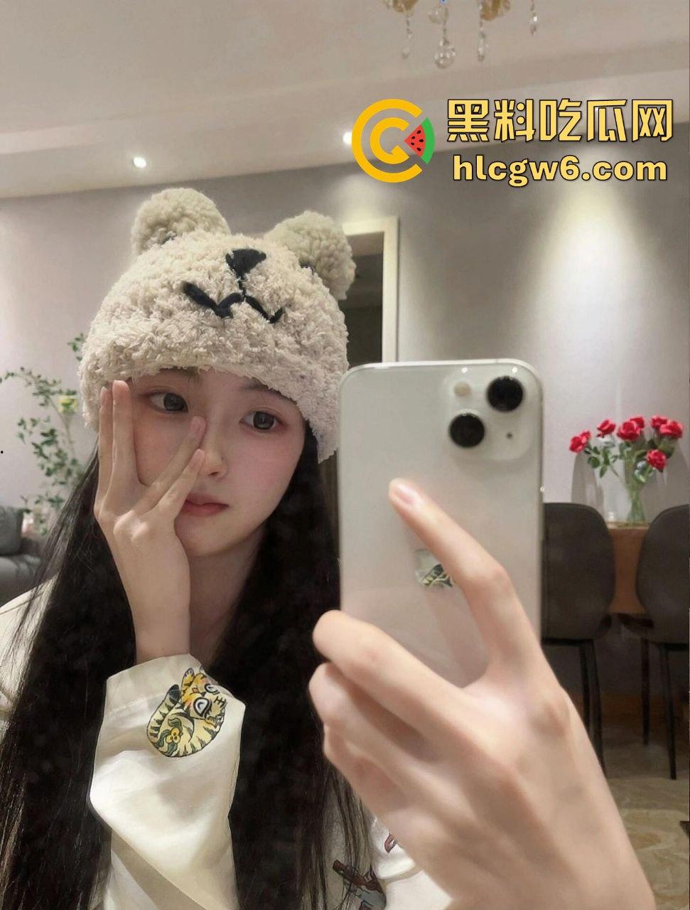 广西南宁闹市街头上演车震狂欢 屁股暴露还敢女上位 骑得像浪头拍岸 爷们一边开车一边猛操 高手在民间！-12