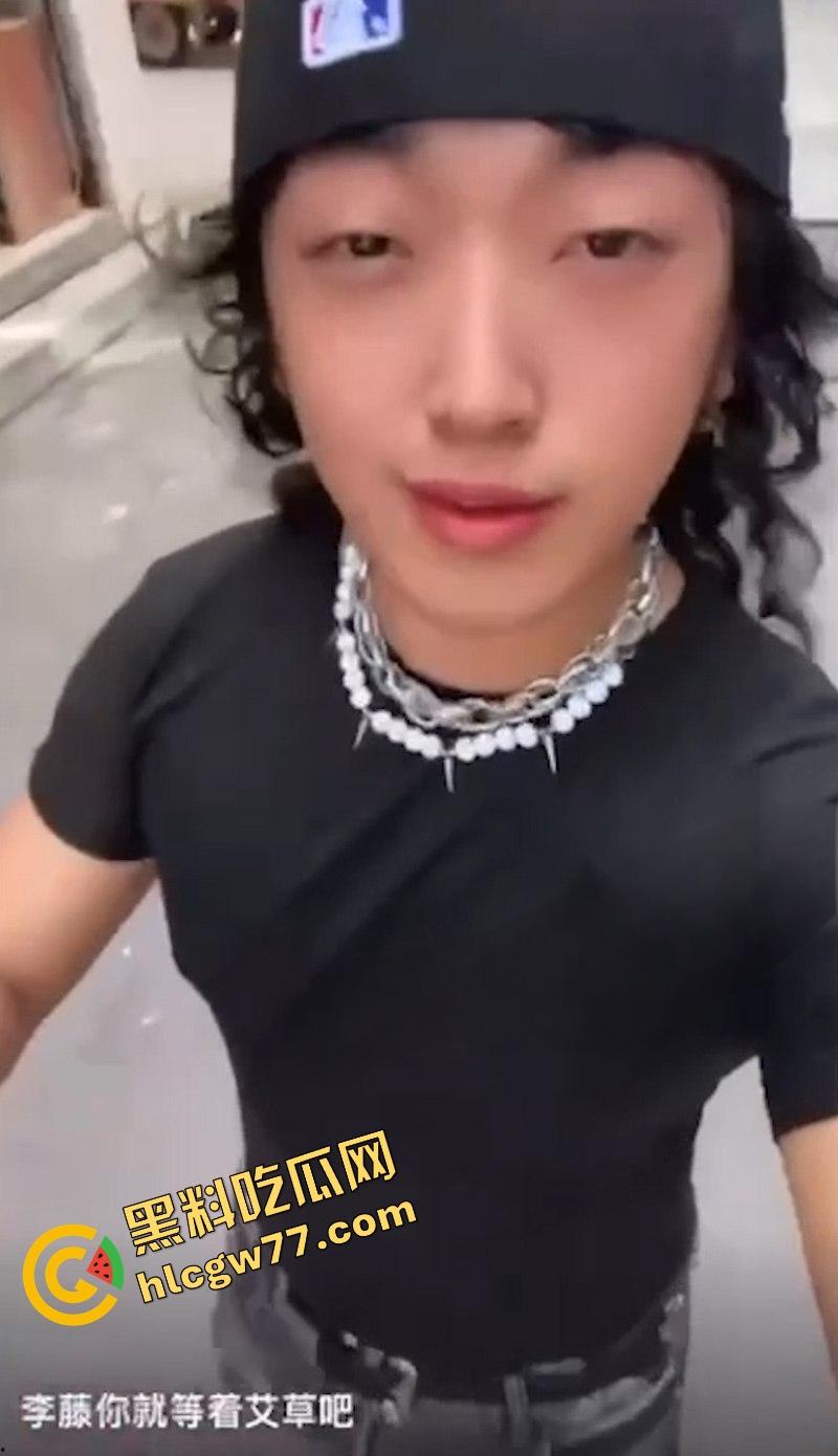 精神小伙【陈俣欹】朋友圈破防，狂喊我要操死你，抖音直播要啪啪李藤，现场录屏火爆全网！-9