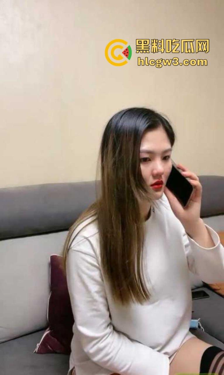 为了不搬砖摆烂到极致！宅家黄播情侣摇人爆火，女友3P露奶跪舔吸粉，男友绿帽技能满点堪称绝世舔狗！-4