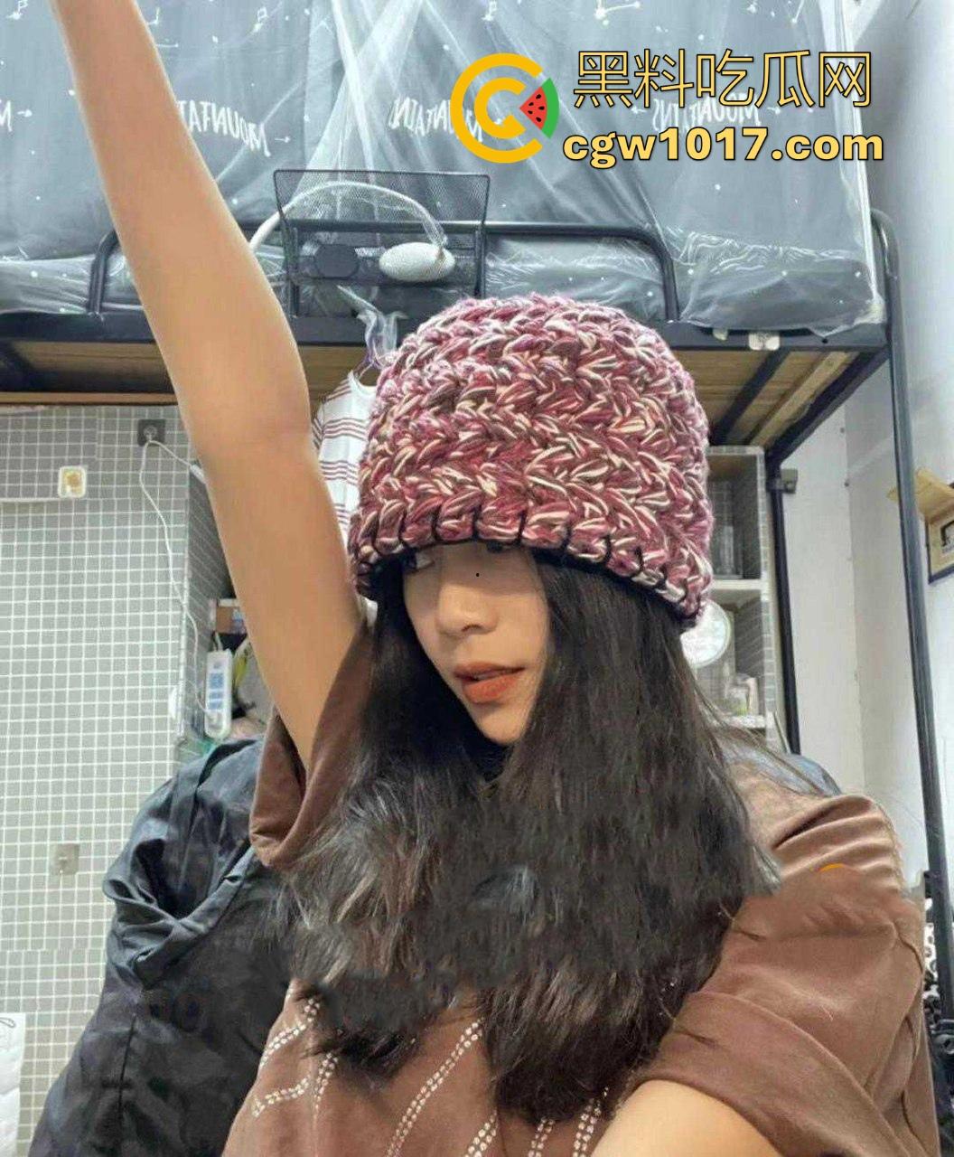 辽宁工商大学反差母狗【李思瑶】学弟心目中的白月光,堕落成了舔屌母狗,尽心尽力做好阴茎服务,辽工商大小母狗你值得拥有!-1