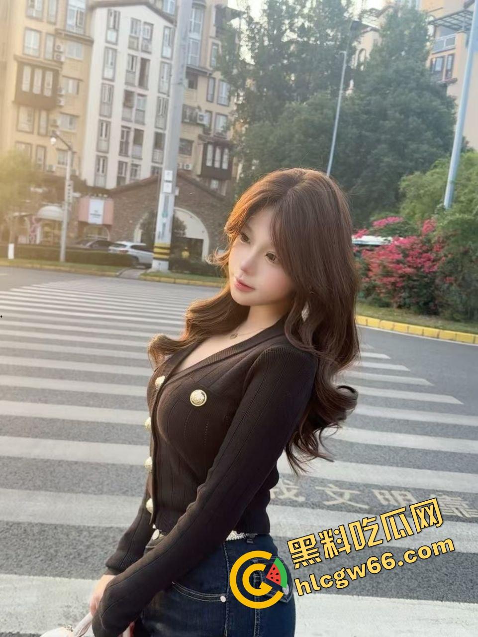 青岛高冷舞蹈老师『刘倪』酒后车震不过瘾，自己撕开黑丝小穴坐上来骑，操完还嘴巴张着要你射脸上！-2