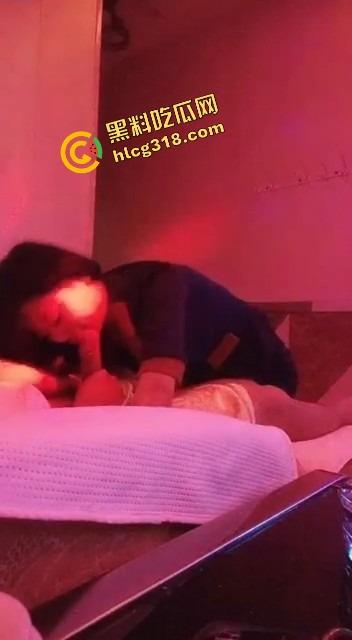 常去正规按摩店挑熟练技师，没想到这次技师小妹被我撩到神魂颠倒，冒险直接骑上我的大鸡鸡！-12