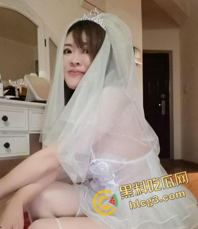 成都上岸美女骚鸡『丘丘』私密视频外泄！丰乳肥臀绝美身材镜前被男友后入狂草！-1