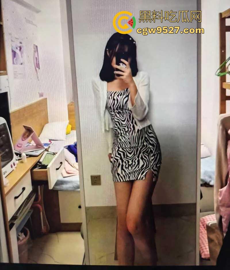 武汉理工大学学姐【李琪】性爱分手后遭渣男无情泄露，骚逼的性爱生活一览无遗，十分反差十分淫骚！-3