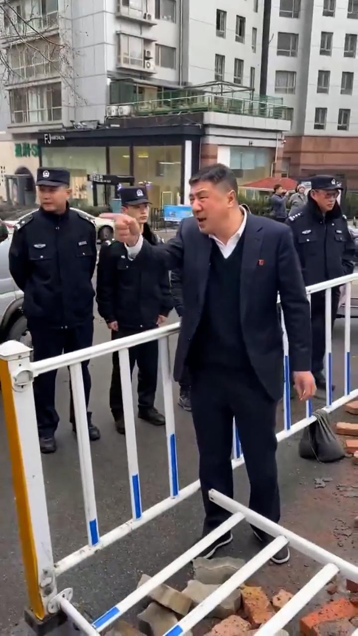 全网封禁！青岛北海违规圈地 领导威胁市民要将其活埋  被封禁视频流出-2