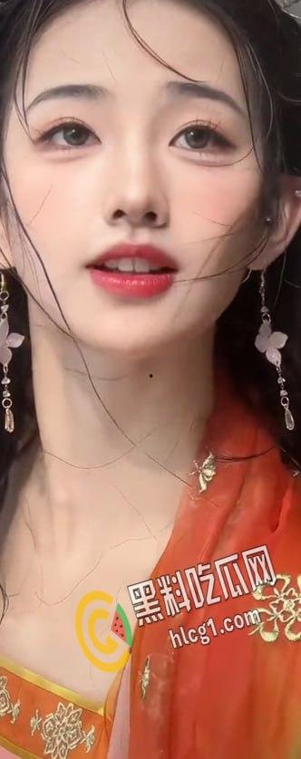 抖音500W粉丝网红 古风第一美人 黄玉瑶 直播时不慎露点 小葡萄真迷人 遭全网疯传！-7