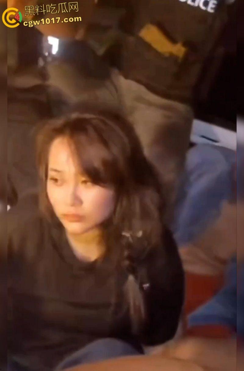 柬埔寨劫法场，黑衣大嫂一人一枪为爱冲锋，递枪救走6名同伴，现在每个大哥心中都有一个越南大嫂梦 ！-5