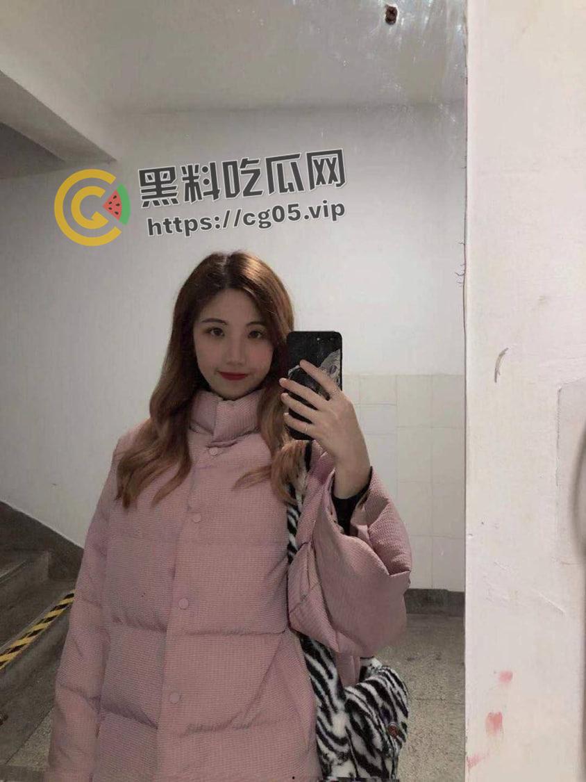 瓜友投稿！厦门大学母狗【彭沐凝】 甜美系邻家女孩 和渣男男友拍裸照被流出 气质与风骚并存-2