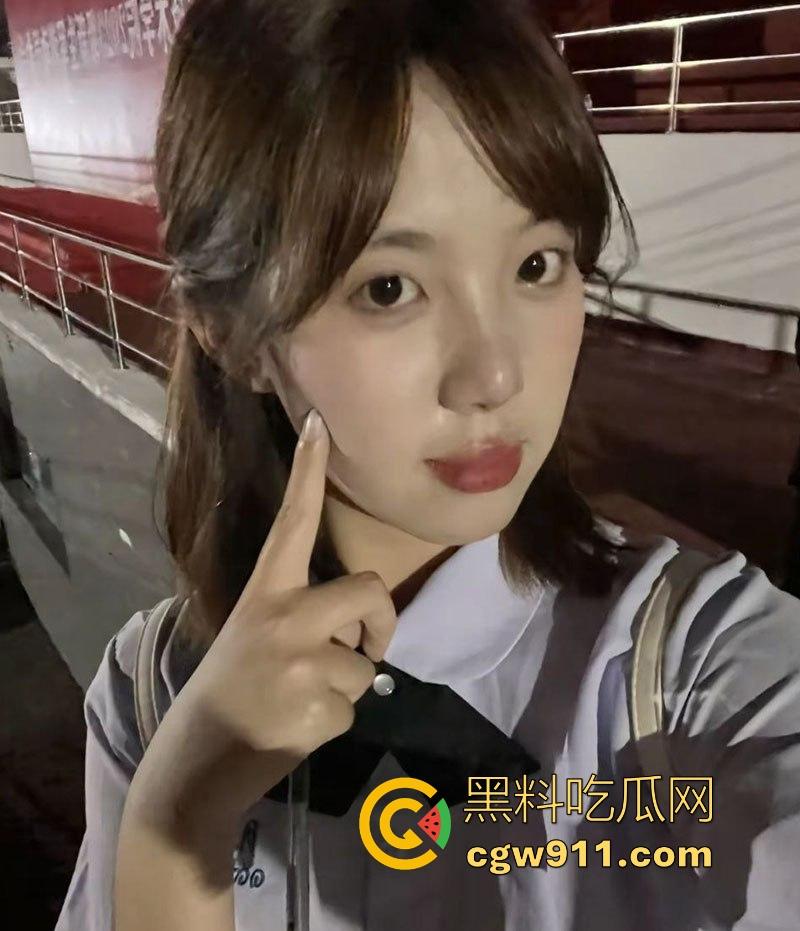 武汉金融学院纯欲清纯女神【李奕媚】私密视频惨遭前男友曝光，骚逼粉嫩撩人，蜜桃臀上位猛坐榨精，看得人血脉喷张！-3