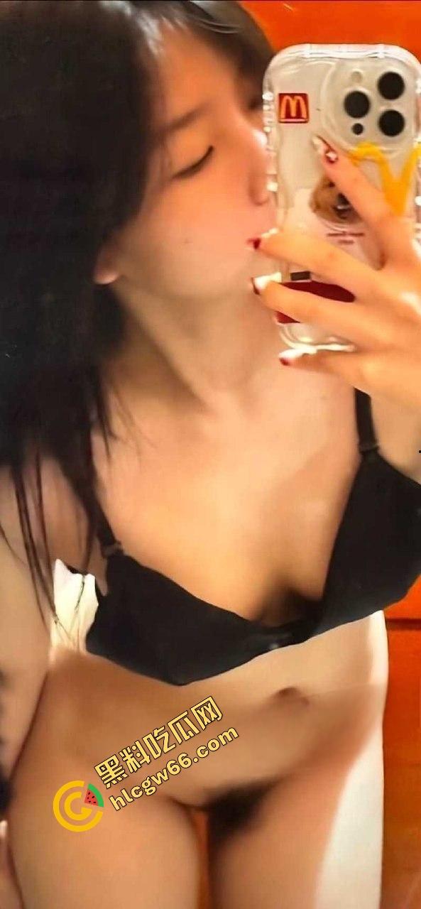 深职院极品绿茶【曾静汶】淫片流出！背地里玩群插回家搞前任，被操到翻白眼全程被拍摄留档！-9