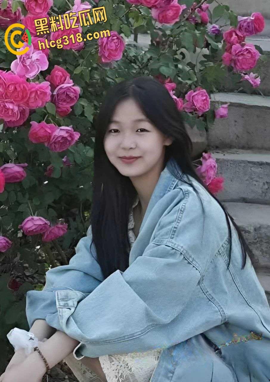 惠州卫生职业【谢楚婷】，暑假跟男同学玩调教，教学楼内露出骚拍真欠操！-3