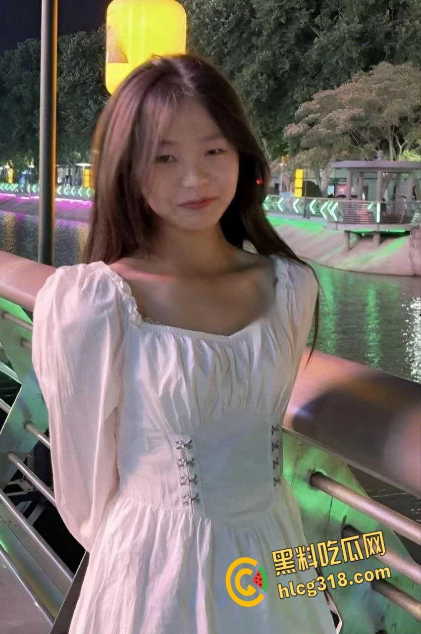 惠州卫生职业【谢楚婷】，暑假跟男同学玩调教，教学楼内露出骚拍真欠操！-4