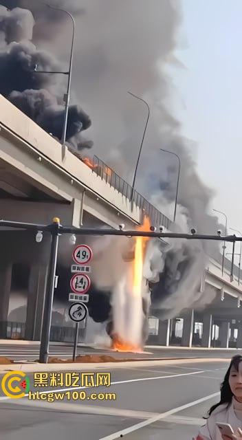 【我的世界】岩浆倒挂现实版，浙江慈溪高架货车起火，燃烧物坠落桥下， 烧出 ”火瀑布“-2